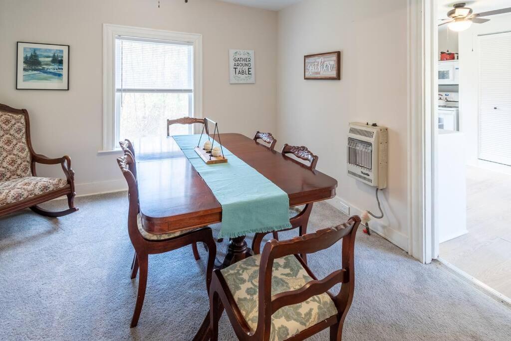 The Bike Path House! Cozy 2 Bedroom W/ Fireplace Charles City Экстерьер фото