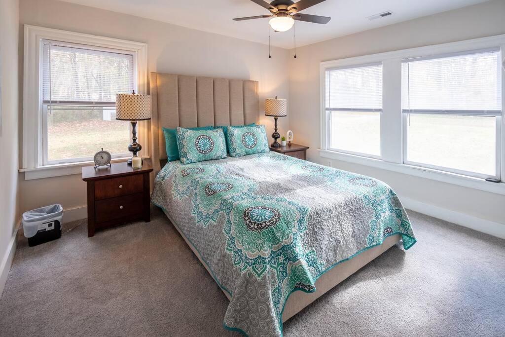The Bike Path House! Cozy 2 Bedroom W/ Fireplace Charles City Экстерьер фото