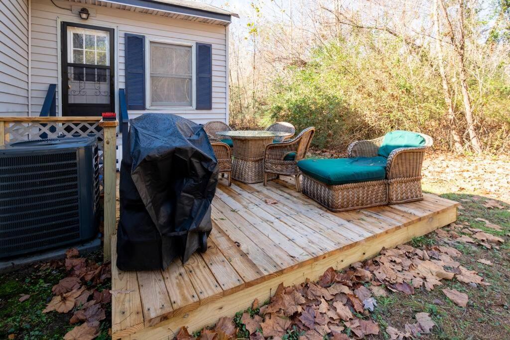 The Bike Path House! Cozy 2 Bedroom W/ Fireplace Charles City Экстерьер фото