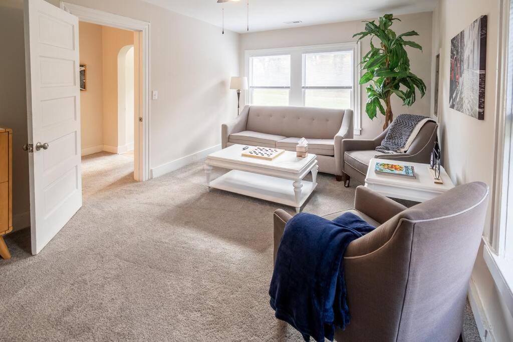 The Bike Path House! Cozy 2 Bedroom W/ Fireplace Charles City Экстерьер фото