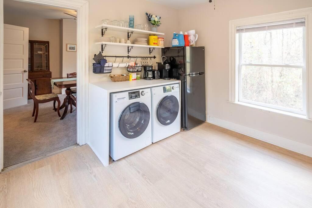 The Bike Path House! Cozy 2 Bedroom W/ Fireplace Charles City Экстерьер фото